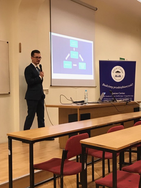Adwokat w Rzeszowie tłumaczy co warto wiedzieć o umowie handlowej jaką jest umowa leasingu.